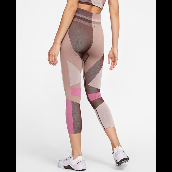 Nike High Rise Leggings - Picture 2 of 8